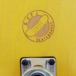 BTFL Fusion Skateboard Complete -Verkauf Von Surfausrüstung BTFL Fusion Skateboard Complete Batik laserlogo bei brettsport de