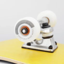 BTFL Fusion Skateboard Complete -Verkauf Von Surfausrüstung BTFL Fusion Skateboard Complete Batik wheels bei brettsport de