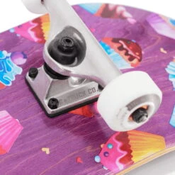 BTFL Cupcakes Skateboard Complete -Verkauf Von Surfausrüstung BTFL Skateboard Candy Cupcakes Details bei brettsport de