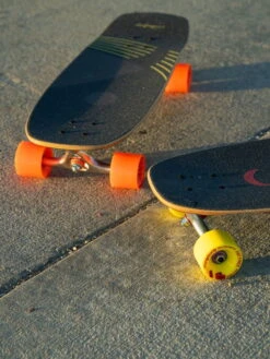 Loaded Ballona Moby Complete -Verkauf Von Surfausrüstung Loaded Ballona action lifestyle 06 Moby Willy bei brettsport de