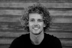 KOLD Shapes AURA // Kiteboard Lightwind & Freereide -Verkauf Von Surfausrüstung Portrait2 8